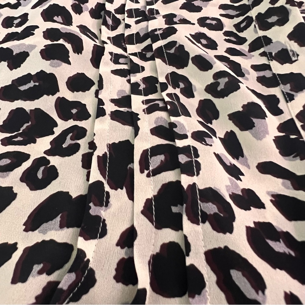 Veronica Beard | 100% silk Harmony Animal-Print Pintucked Blouse, Size 10 EUC​ - Picture 10 of 11